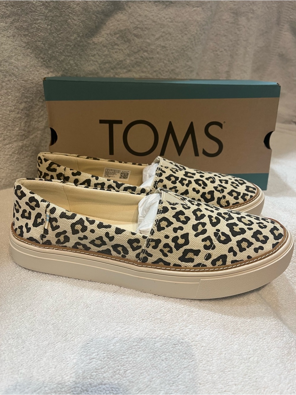 TOMS Women’s Leopard Print Slip-On Sneakers - Never Worn - Size 9